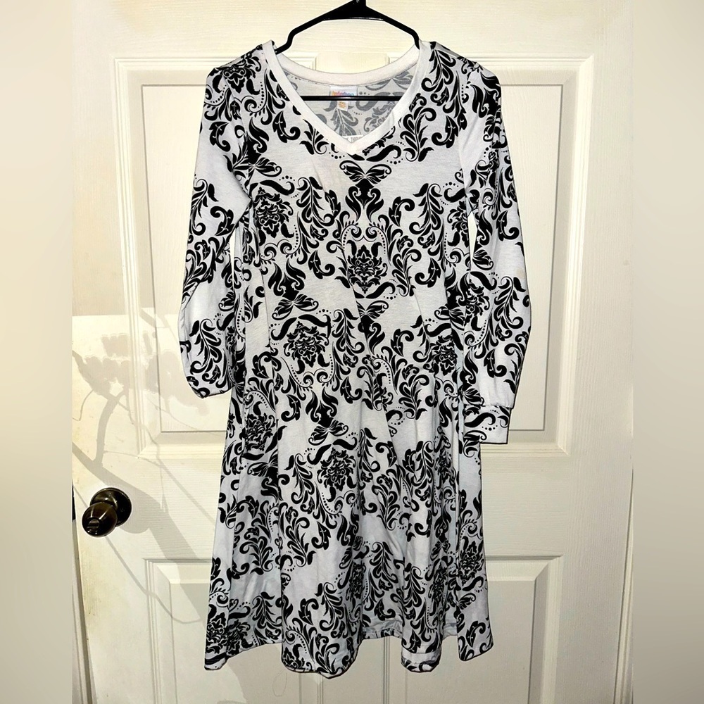 Lularoe women’s black and white printed Emily dress XXS casual contemporary NWT